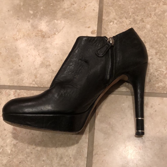 Dior 100% leather made in Italy stiletto platform zip up ankle bootie heel